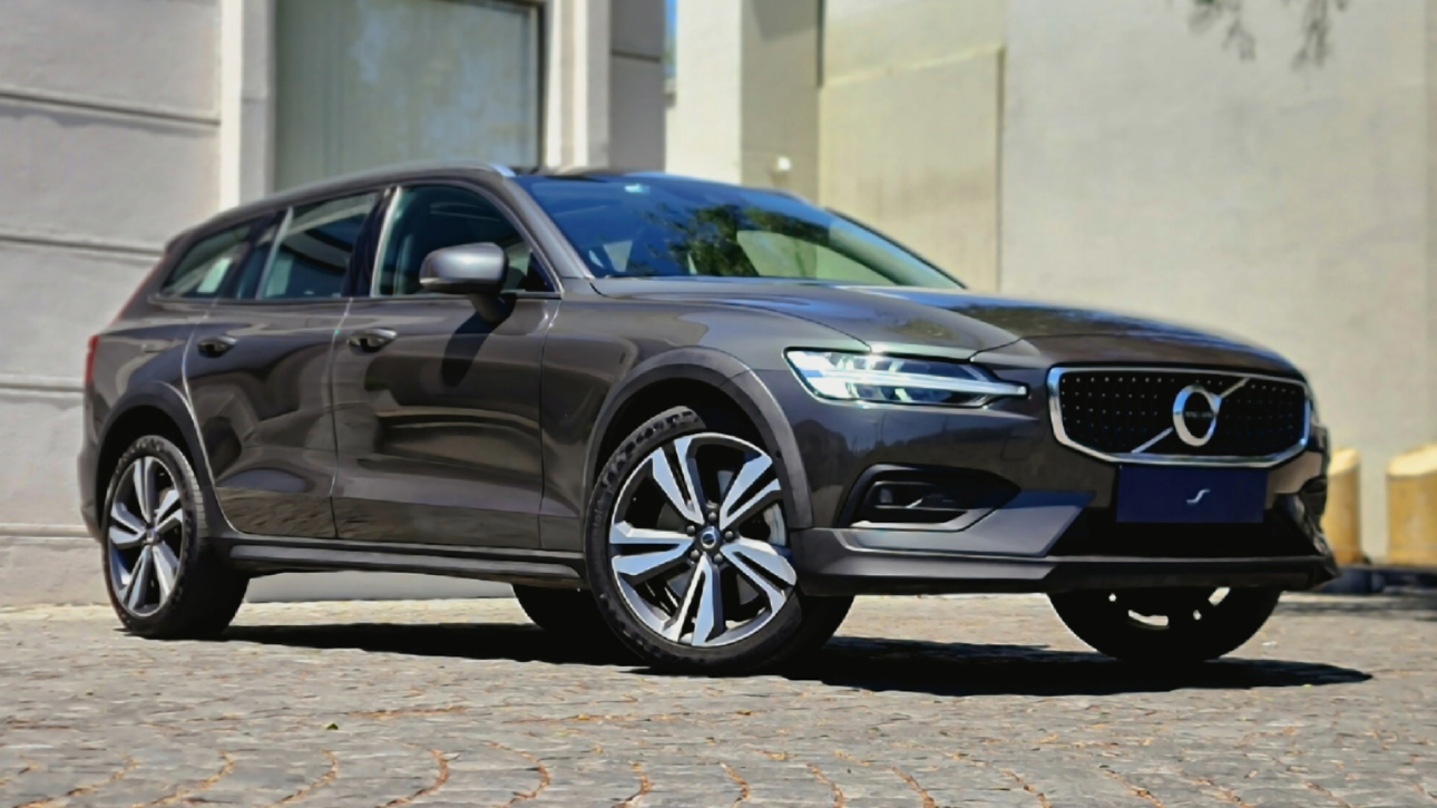 Volvo V60 B5 Cross Country Momentum 2022